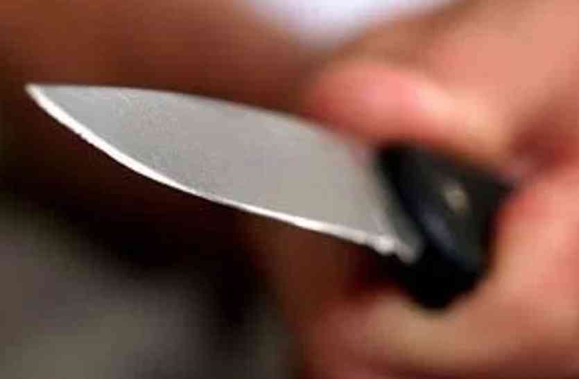 knife attack कोटा से किराए पर ली टवेरा, रास्ते में चालक पर चाकू से हमला कर ले भागे वाहन