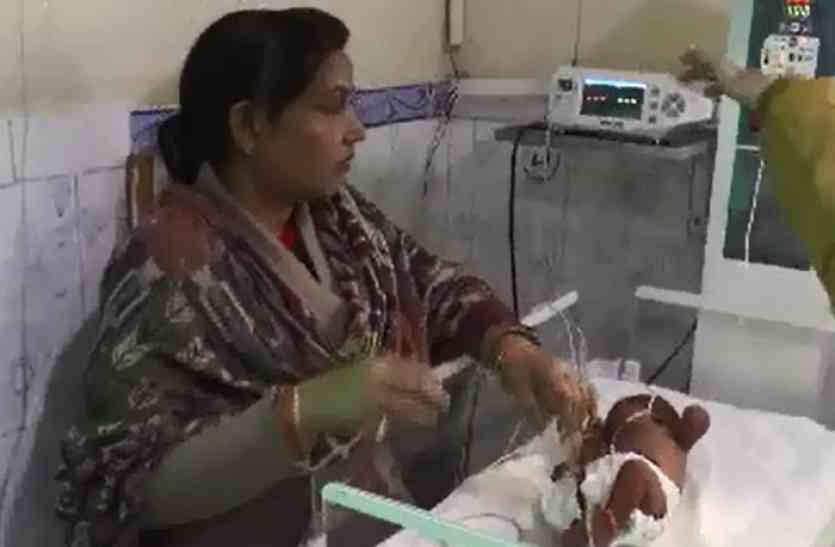 Newborn kid नवजात बच्ची मिली झाड़ियों में, सरकारी तंत्र की वजह से तीन घंटे रही इलाज से दूर