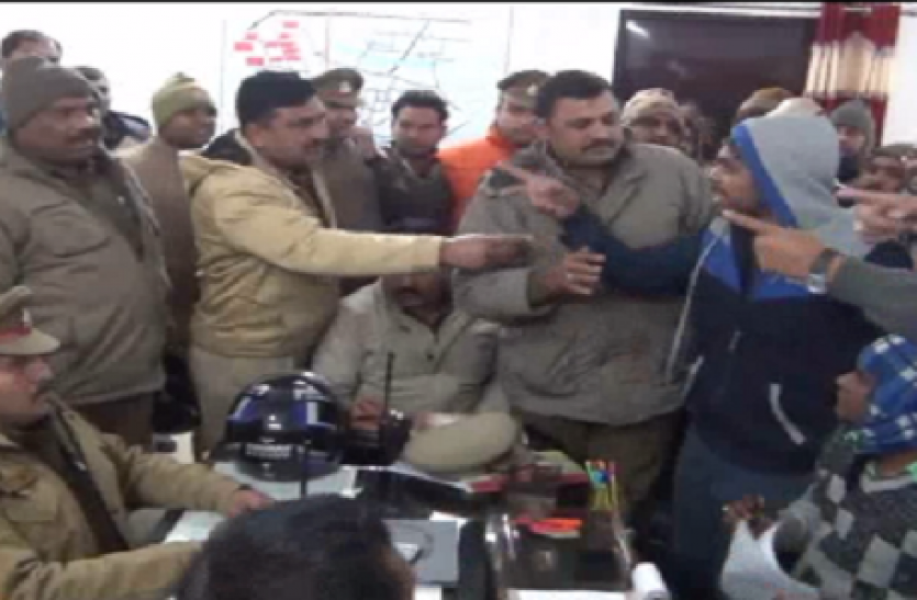 moradabad Breaking: UP पुलिस से भाजपाइयों की जबर्दस्त भिड़ंत, पिटने से बाल-बाल बचे नेता: देखें Video