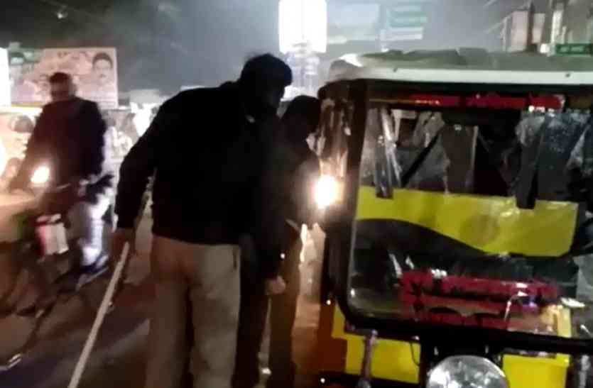 Police taking Bribe चालकों से होमगार्ड कर रहे थे वूसली, वीडियो बना सीएम को किया ट्वीट
