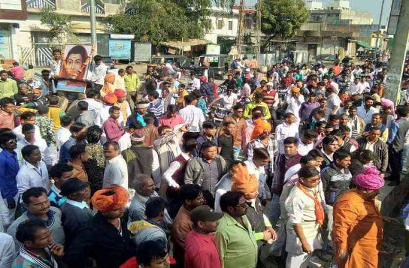 जोश, जयकारों व उल्लास का हुआ संगम, जुलूस मार्ग में लगाए दर्जनों स्वागत द्वार जोश, जयकारों व उल्लास का हुआ संगम, जुलूस मार्ग में लगाए दर्जनों स्वागत द्वार