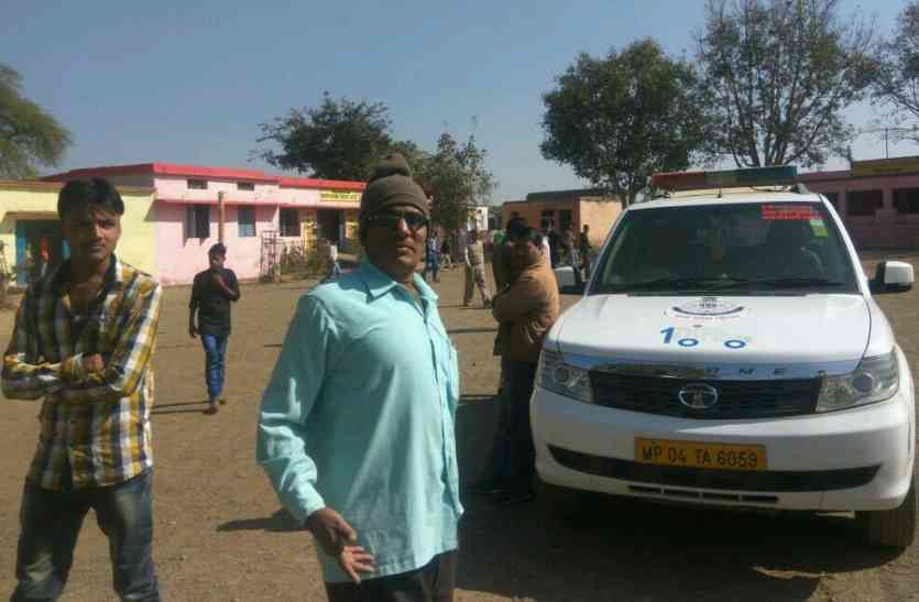 drinking-alcohol-by-teacher-call-to-the-police शराब पीकर शिक्षक ने इतना उत्पात मचाया कि बुलाना पड़ी पुलिस