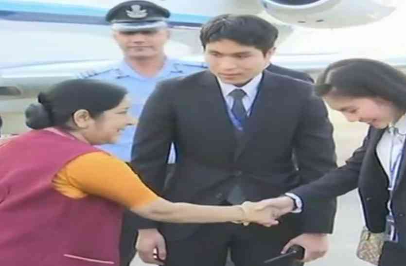 sushma swaraj, thiland, foreign policy, singapore विदेश मंत्री सुषमा स्वराज पहुंचीं थाइलैंड, जानिए किन-किन मुद्दों पर यहां होगी बात
