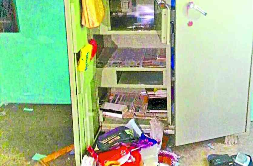 theft at home उदयपुर में यहां है चोरों का आतंक, एक रात में तीन घरों के टूटे ताले, एक लाख के जेवर और नकदी चोरी