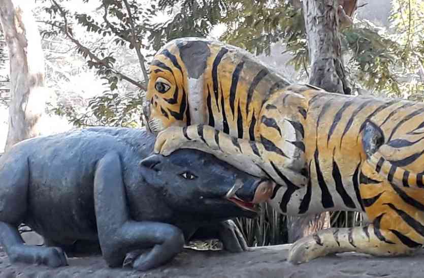 Manikyalal Verma Park udaipur उदयपुर के माणिक्यलाल वर्मा पार्क में बदहाल स्थिति को देख महापौर बिफरे, अधिकारियों को दिए सुधार के निर्देश