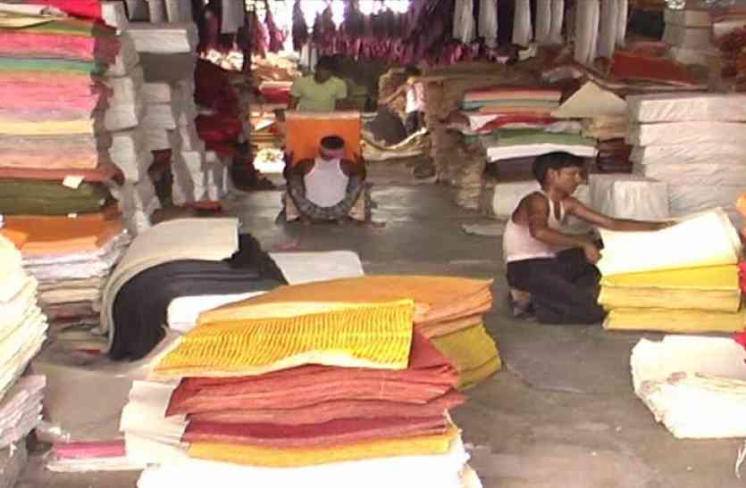 hand mad kagaj जीएसटी लगने के बाद बंद होने की कगार पर हैंडमेड कागज