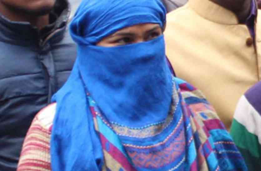 dalit girl gang raped by Muslim people पहले दलित युवती पर बनाया धर्म परिवर्तन का दबाव, नहीं मानी तो 7 दिनों तक किया गैंगरेप