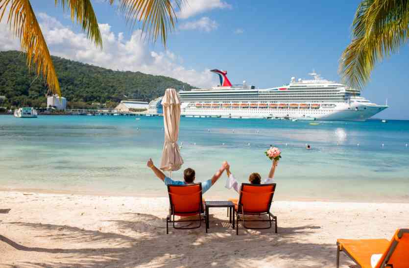 india tourism ट्रेवल एण्ड टूरिज्म इंडस्ट्री में बूम लाने के लिए ये टैक्स कम कर सकती है सरकार
