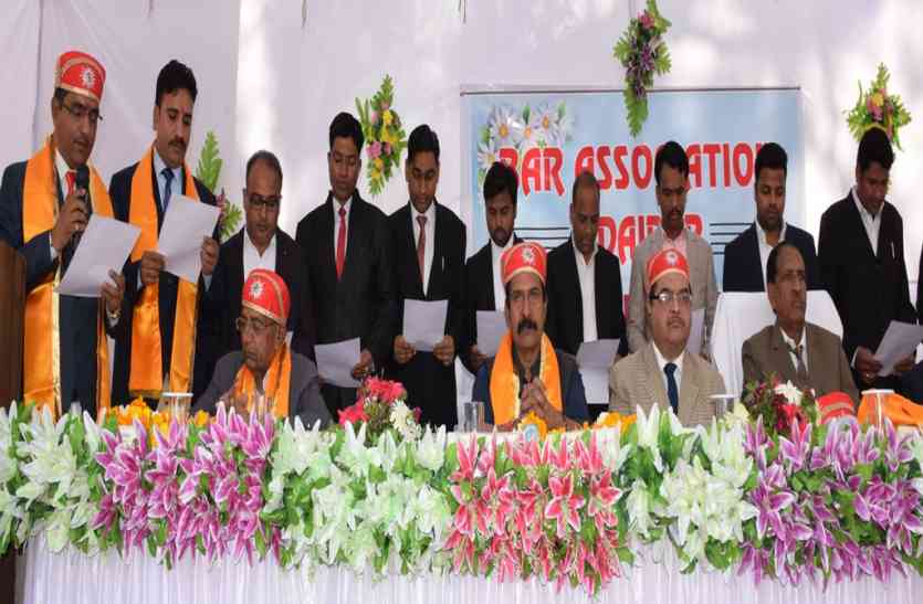 udaipur bar association ceremony उदयपुर बार एसोसिएशन का शपथ ग्रहण समारोह : हाईकोर्ट के लिए जो भी आंकड़े मांगेंगे, वे देंगे - झाला