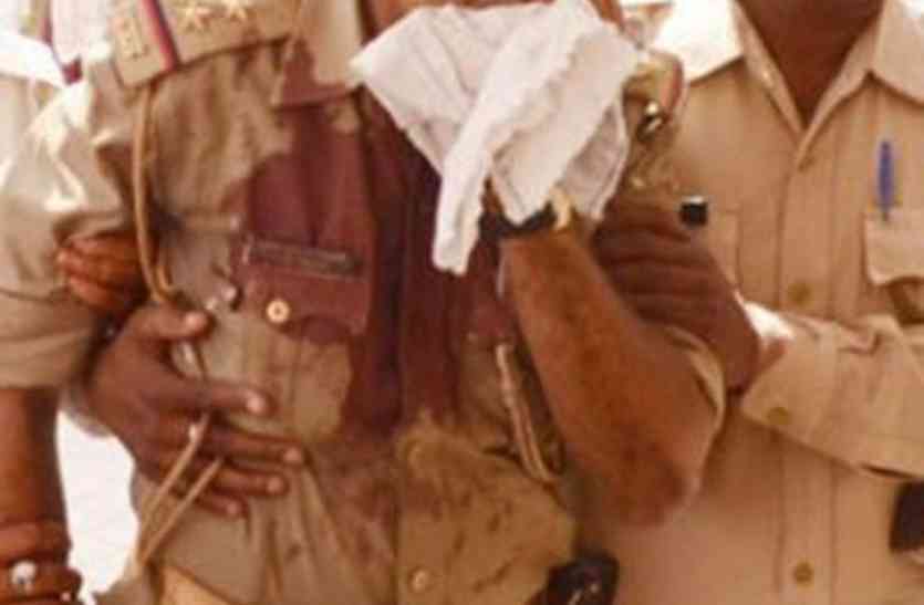 Police जौनपुर में पुलिस चौकी पर हमला, इंचार्ज घायल