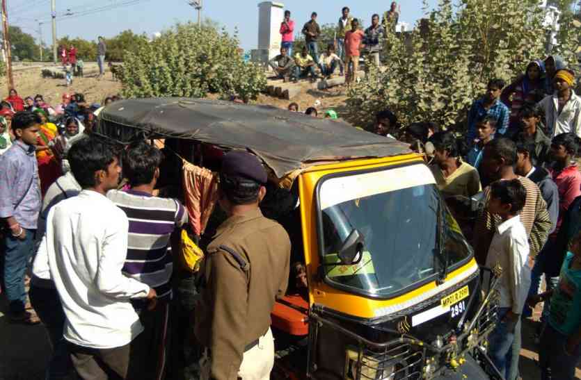 Youth committed suicide at home बेट ने लगाई फांसी तो पिता ने उठाया ये कदम
