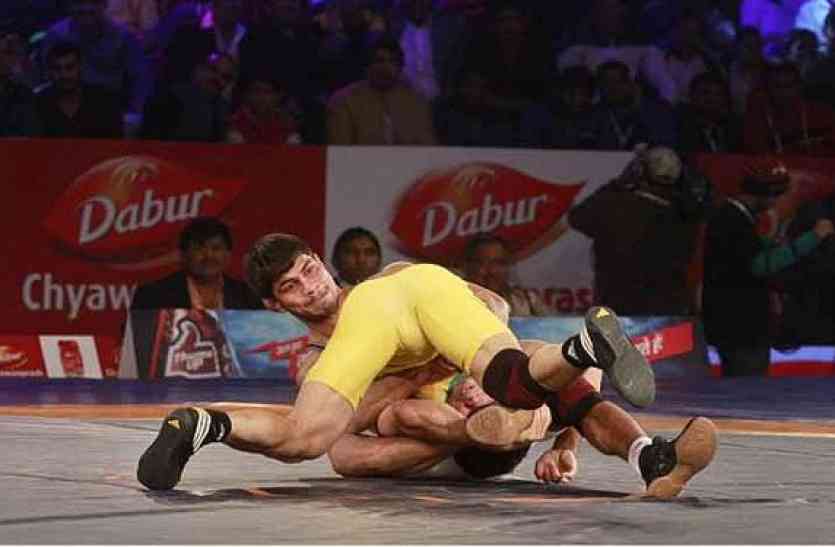 pro wrestling league mumbai beats delhi by 5-2 PWL : प्रो रेसलिंग लीग के पहले मुकाबले में दिल्ली पर भारी पड़े मुंबई के महारथी