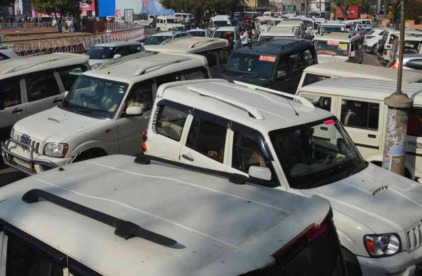 public park their vehicles on roads in alwar bjp rally रैली भाजपा की, लेकिन परेशान हुआ पूरा शहर, जानिए कैसे