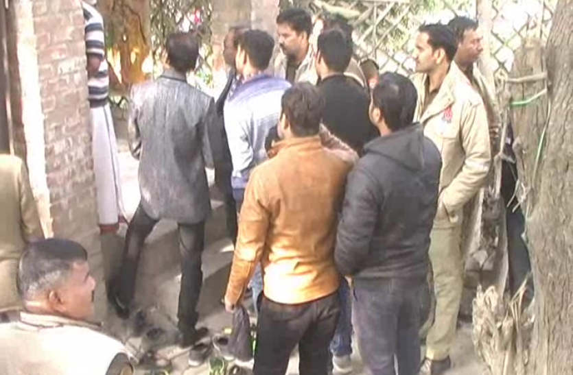 naughty stuff break statue of hanuman temple कानपुर में एक बार फिर माहौल बिगाड़ने की बड़ी साजिश, बजरंगदल व विहिप कार्यकर्ताओं ने किया हंगामा, देखें वीडियो