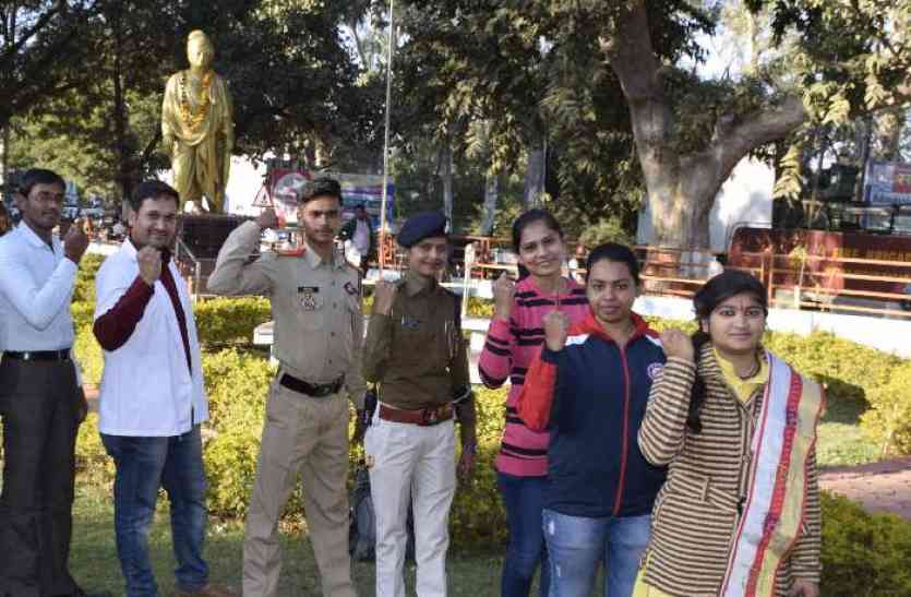 Success Story Of Ten youth On National Youth Day national youth day : इन युवाओं ने हार नहीं मानी, कुछ कर गुजरने की ठानी, जानिए ऐसे ही युवाओं की Success Story