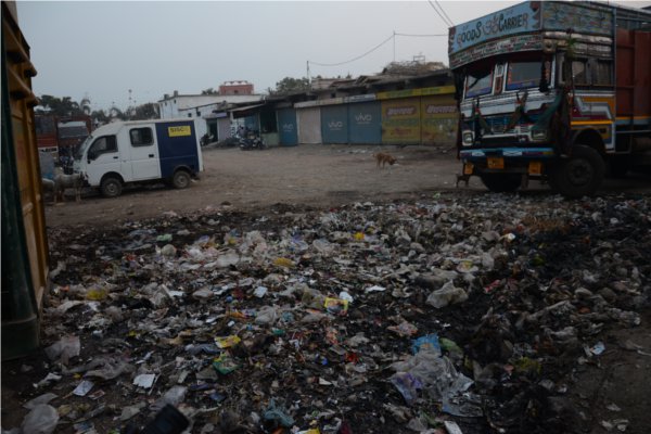 Garbage dump in the city शहर में लगे कचरे के ढेर, नंबर एक होने की राह में रोड़े