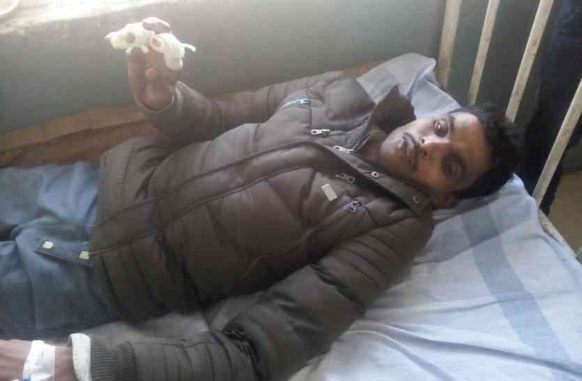 यात्री से कहा बस की छत पर बैठ जाओ, मना किया तो क्लीनर ने कर दिया ये गंदा काम यात्री से कहा बस की छत पर बैठ जाओ, मना किया तो क्लीनर ने कर दिया ये गंदा काम