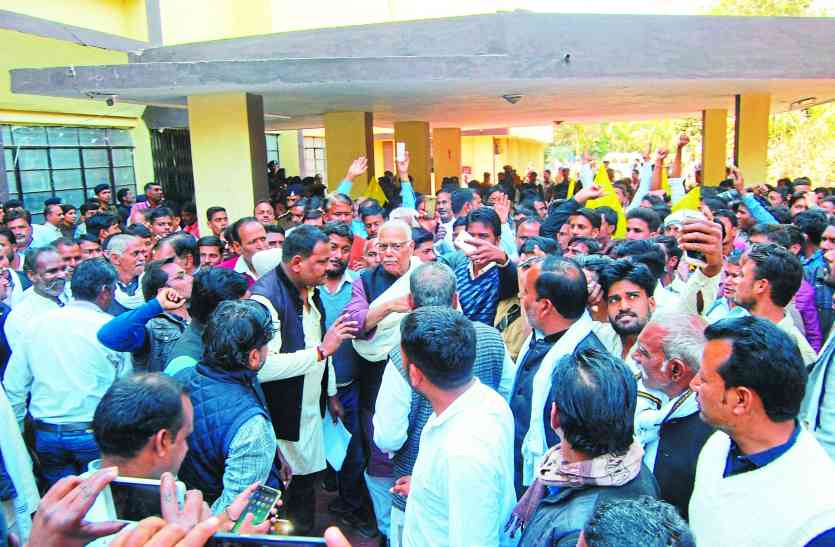 FORMER MINISTER SINHA नरसिंहपुर: अपनी ही पार्टी की प्रदेश सरकार के खिलाफ जमकर गरजे पूर्व मंत्री सिन्हा