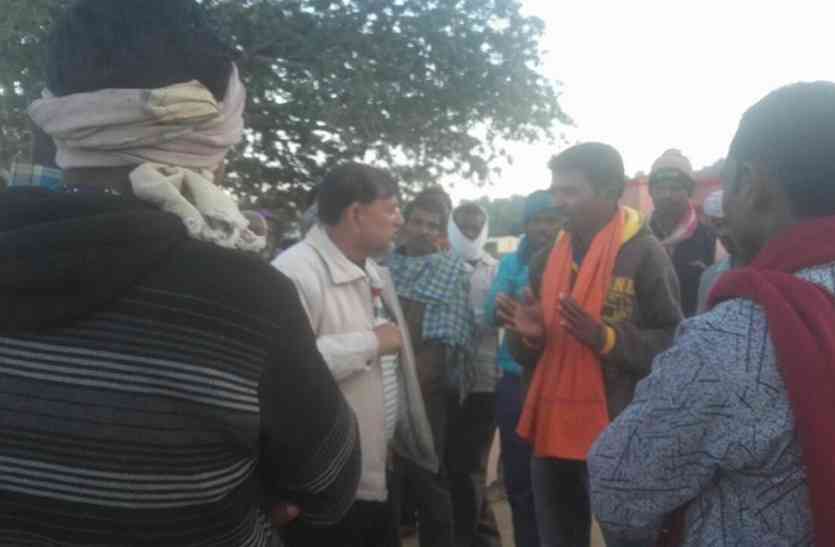 Sarpanch and secretary get bail after not paying wages मजदूरी भुगतान नहीं होने पर सरपंच व सचिव को मिली फटकार