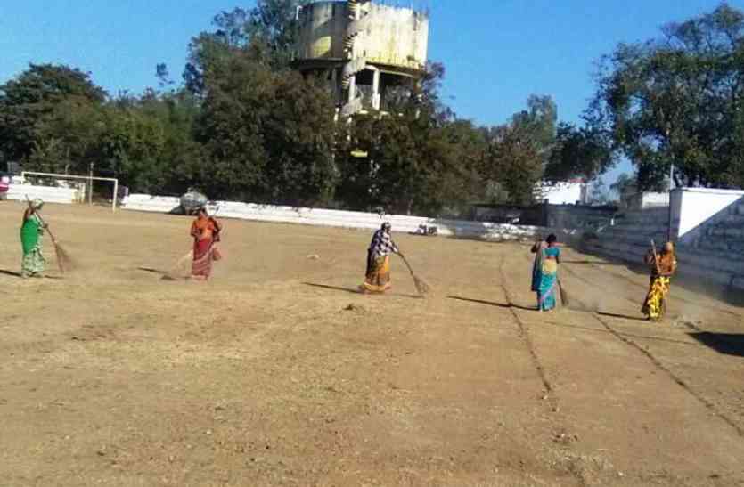 Modis cleanliness campaign continues to be successful मोदी के स्वच्छता अभियान को बना रहे सफल