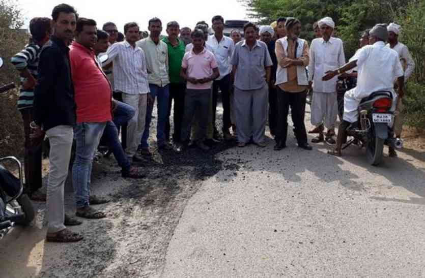 jalorenews नवीनीकरण के बजाय हो रहा था डामरीकरण, ग्रामीणों ने जताया विरोध