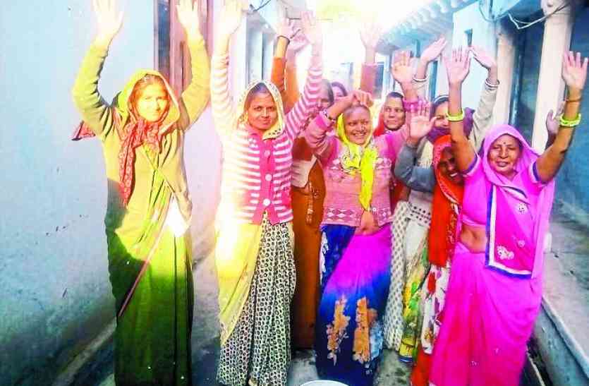 patrika एक महीने से नलों में आ रहा गंदा पानी, शौचालय निर्माण के लक्ष्य पूरा करने के निर्देश