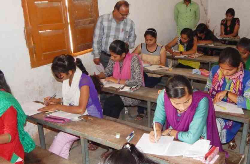 up board exam यूपी बोर्ड परीक्षा से पहले नकल माफियाओं का खेल शुरू, अपना रहे ये हथकंडे