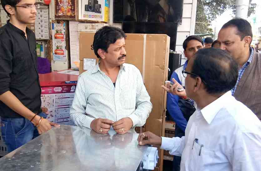 etawah अशोक नगर में अधिकारियों ने चलाया अतिक्रमण हटाओ अभियान