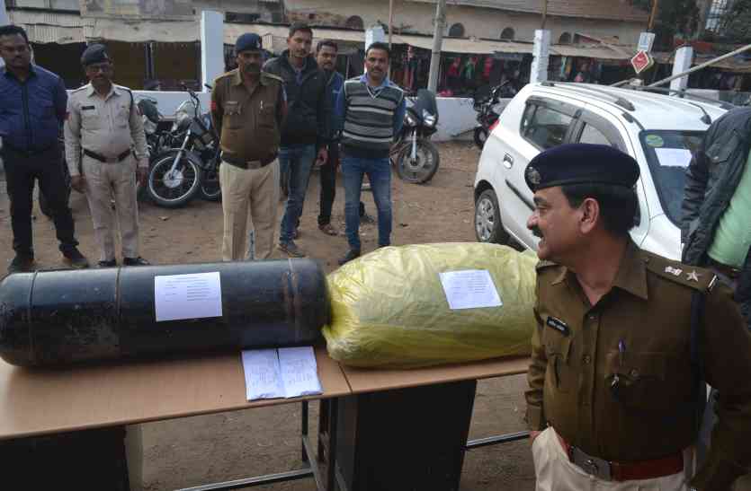 ganja तस्कर गिरफ्तार, कार की गैस किट में छिपा रखा था ४० किलो गांजा