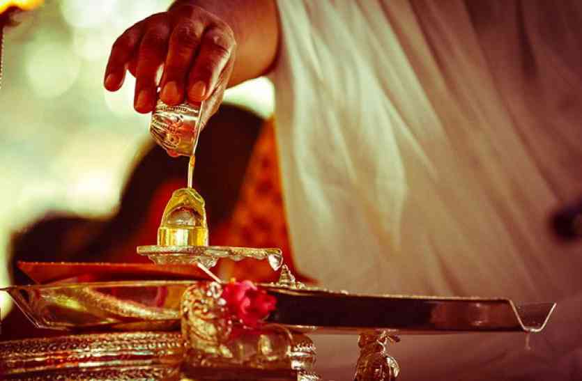 how to worship shivalinga मकर संक्रान्ति पर करें ये टोटका तो पूरे साल घर में बरसेगा पैसा, हर कोई मानेगा आपकी बात