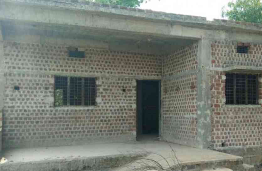 without building विकासखंड के 210 आंगनबाड़ी केन्द्रों में से 106 केन्द्र भवन विहीन