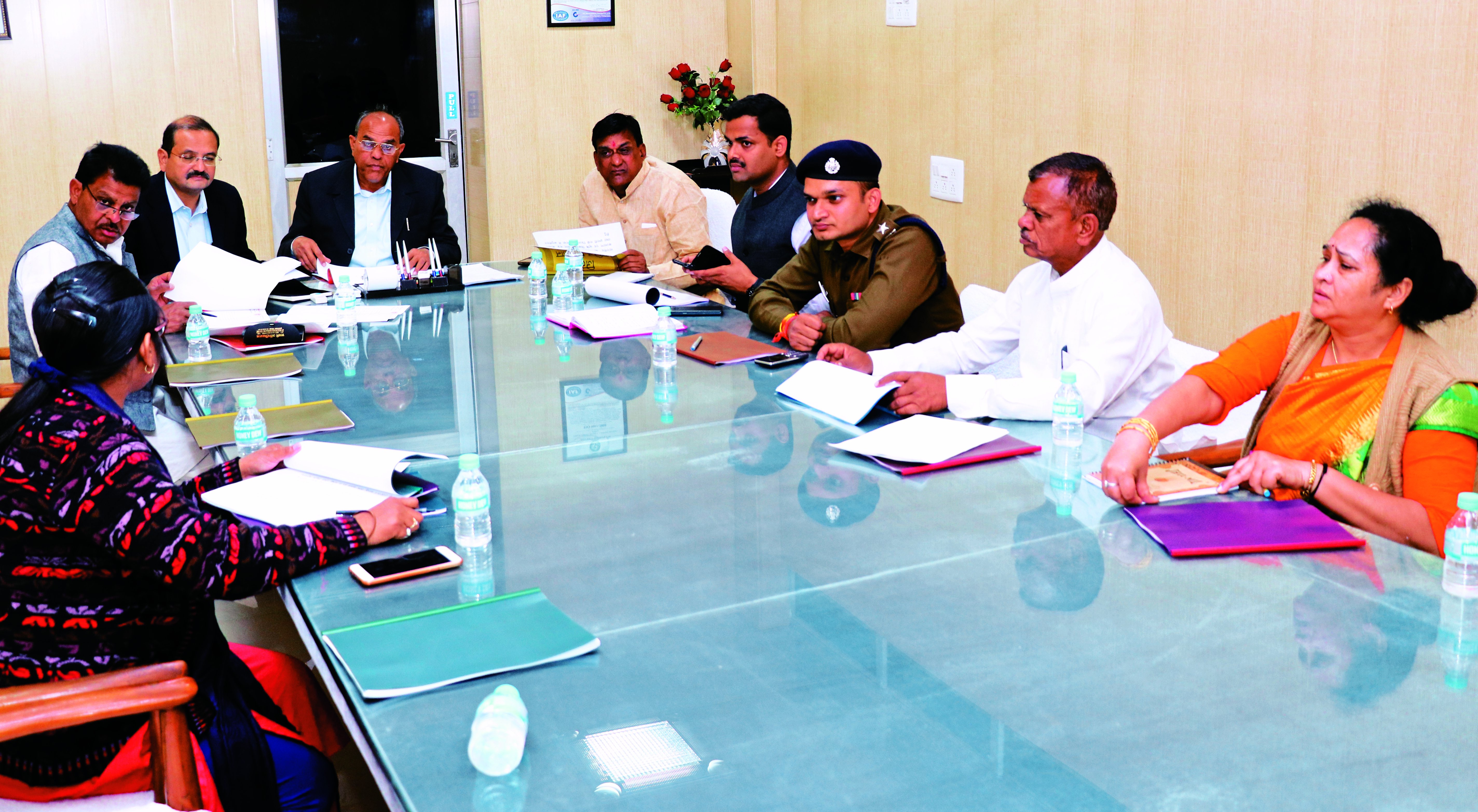 Proposals worth Rs 10 crore 58 lakh approved in the meeting खनिज प्रतिष्ठान मद से बनेंगी सडक़ें