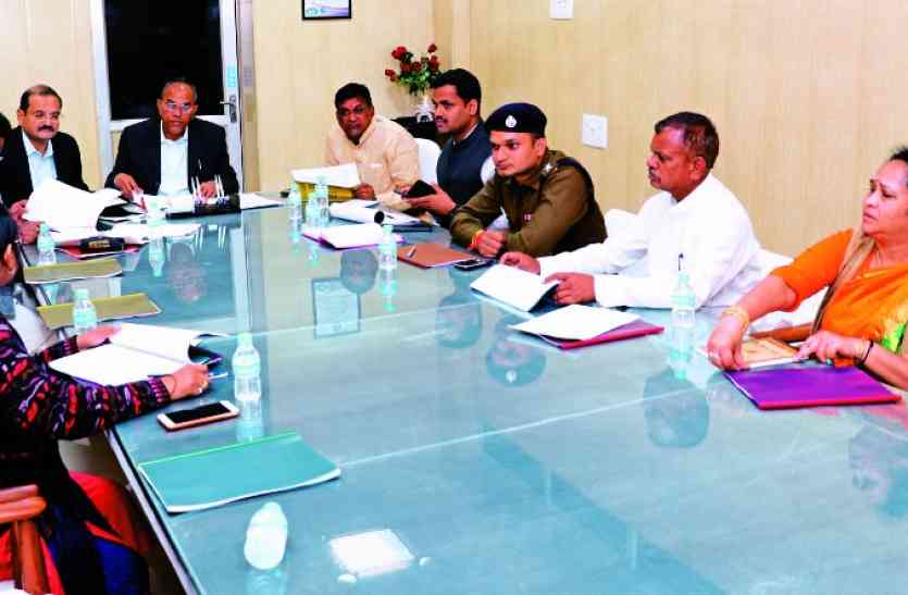 Roads to be built by mineral establishment खनिज प्रतिष्ठान मद से बनेंगी सड़कें