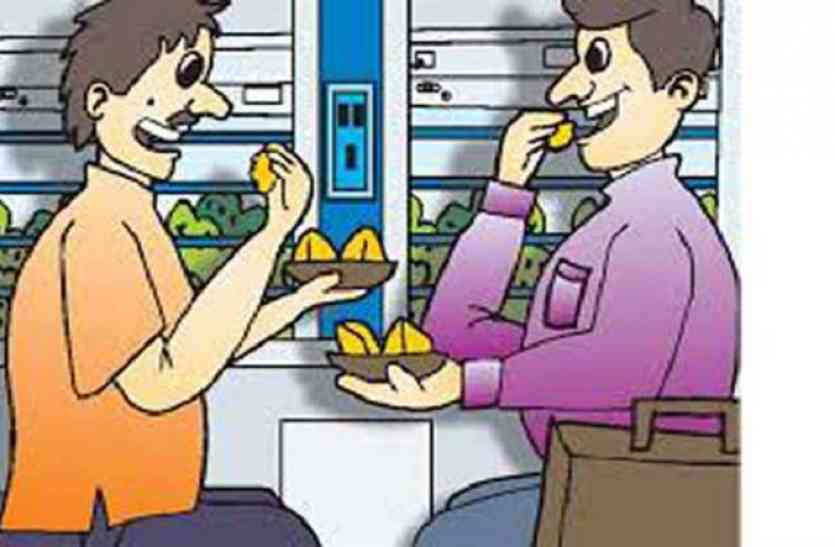 kolkata पश्चिम बंगाल मे नशीला चाय-बिस्कुट खिलाकर 2 रेलयात्रियों को लूटा