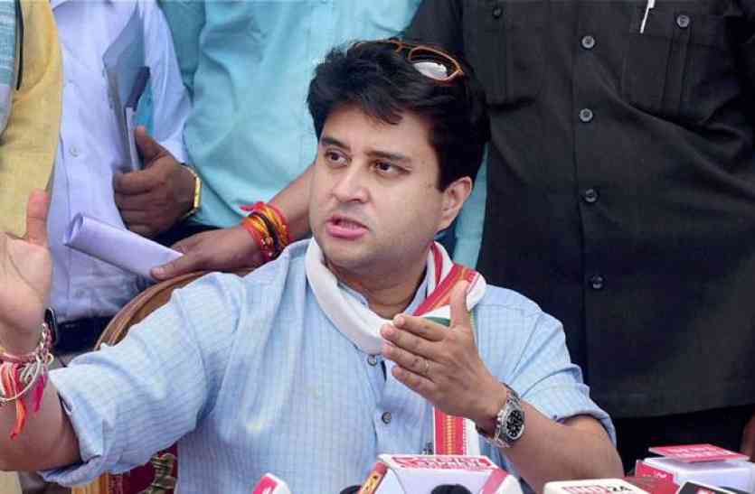 scindia प्रभात झा के गॉडगिफ्ट वाले बयान पर सिंधिया का पलटवार, कहा दोहरे चरित्र वाले हैं ये लोग