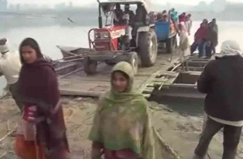 farmers on Ganga पत्रिका असर: रोटी के लिए मौत का सफर तय कर रहे किसान, प्रशासन ने दिए जांच के आदेश-देखें वीडियो