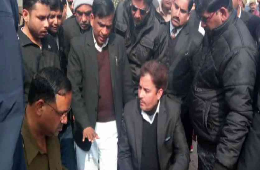 Advocate blamed वकील ने डाक्टर पर की फायरिंग, पुलिस पर लगाया चोटी काटने का आरोप