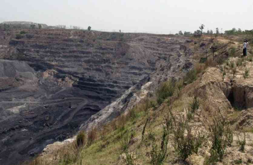 कोयलांचल के नाम से मशहूर कोरबा की गेवरा खदान के कर्मचारी गेवरा कोल माइंस का प्रबंधन नहीं दे रहा अपने कर्मचारियों की मांगों पर ध्यान, जानिए क्या है इनकी परेशानी