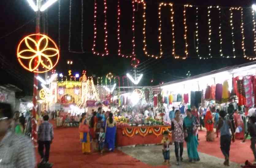 etawah mahotsav इटावा महोत्सव में हो रही व्यापारियों को परेशानी, ज्यादा पैसे खर्च करने पर भी नहीं मिल रही सुविधा