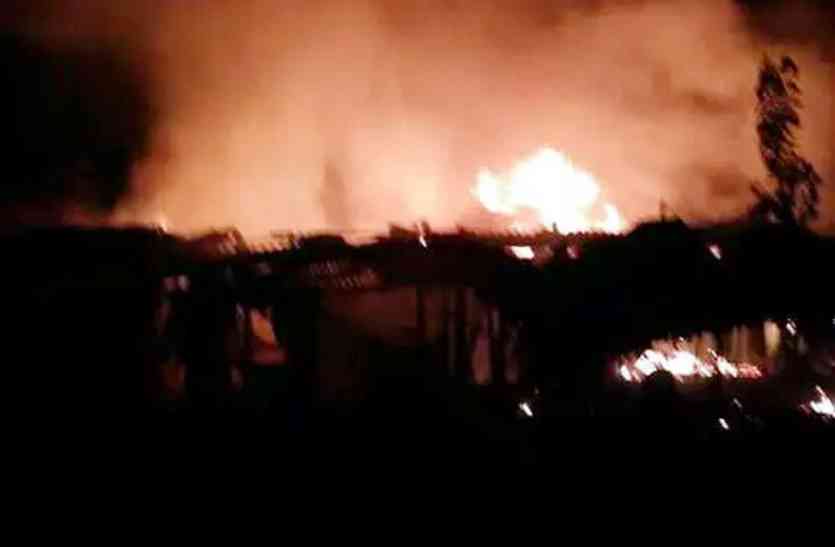 fire, pransala राष्ट्र कथा शिविर में भीषण आग, तीन छात्राओं की मौत