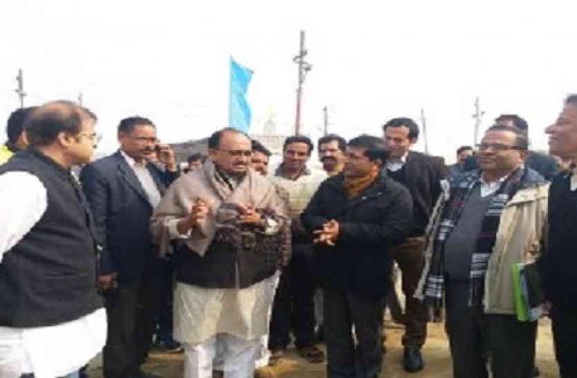 makar sankranti sangm nagri magh mela 2018 मकर संक्रान्ति स्नान से पहले माघ मेला पहुचे स्वास्थ्य मंत्री, किया निरीक्षण