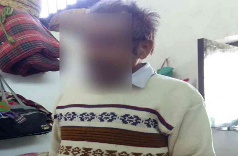 Shopkeeper खुले में लघुशंका करते पकड़ा गया दुकानदार, जानिए फिर क्या हुआ उसके साथ