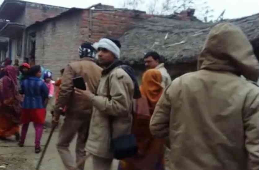 police अंबेडकर की प्रतिमा को लेकर दो पक्षों में विवाद, गांव में पुलिस फोर्स तैनात