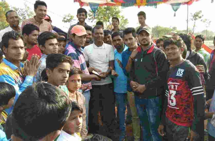 pratapgarh क्रिकेट प्रतियोगिता का समापन