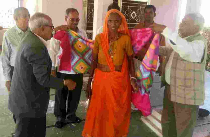 pratapgarh जरुतमंदों को बांटे कंबल