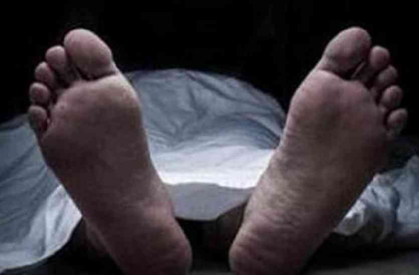 One more death due to Spirit drink in Deva Barabanki UP news स्प्रिट पीने से हुई एक और मौत, मेडिकल कॉलेज में था भर्ती, प्रशासन में मचा हड़कंप
