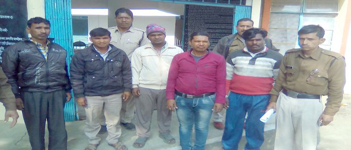 जब पुलिस ने मारी रेड तो जाने क्या हुआ... जब पुलिस ने मारी रेड तो जाने क्या हुआ...