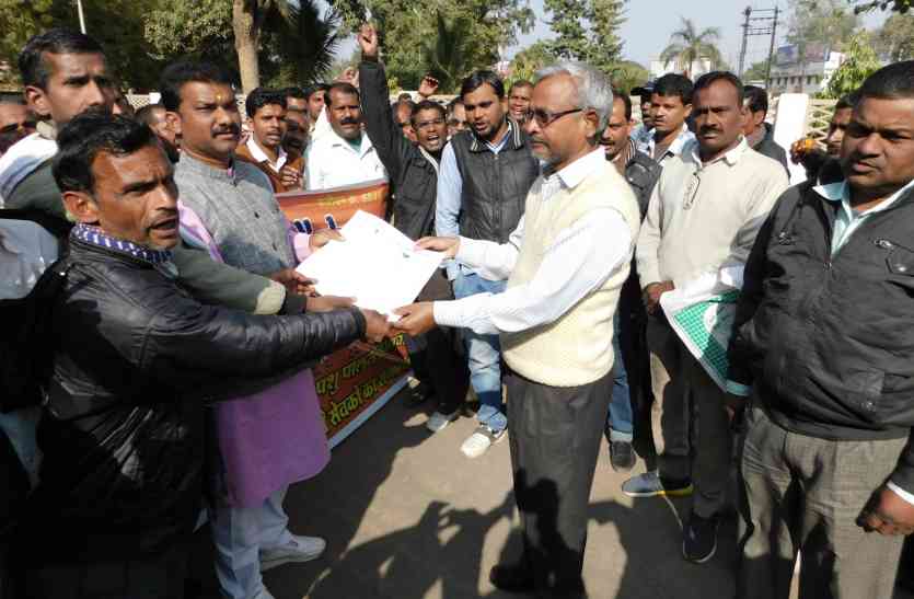 Gau Sevaks said the recruitment at Panchayat level गौ सेवकों ने कहा पंचायत स्तर पर हो नियुक्ति