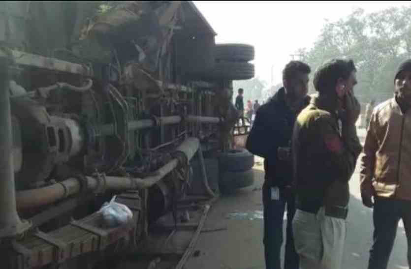 bus accident: half a dozen injured in kuthla कुठला के पास डिवाइडर से टकराई तेज रफ्तार बस, आधा दर्जन घायल, देखें वीडियो
