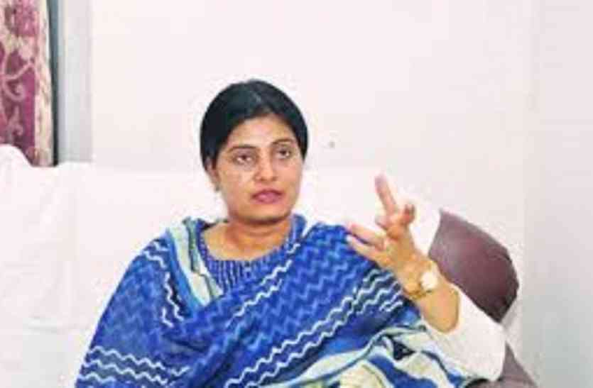 Anupriya Patel शहीद के घर पहुंची बीजेपी की यह मंत्री, परिवार के आंसू पोंछ दिलाया मदद का भरोसा